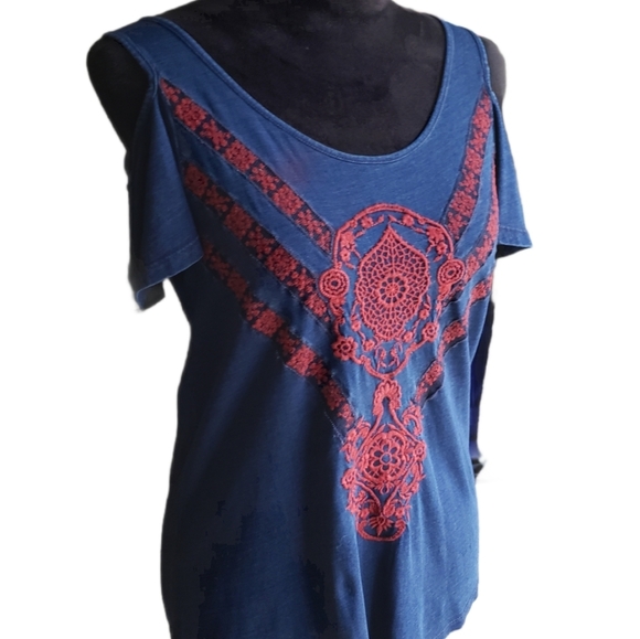 NWT Lucky Brand Blue & Red Embroidered Cold Shoulder Top - Picture 4 of 8